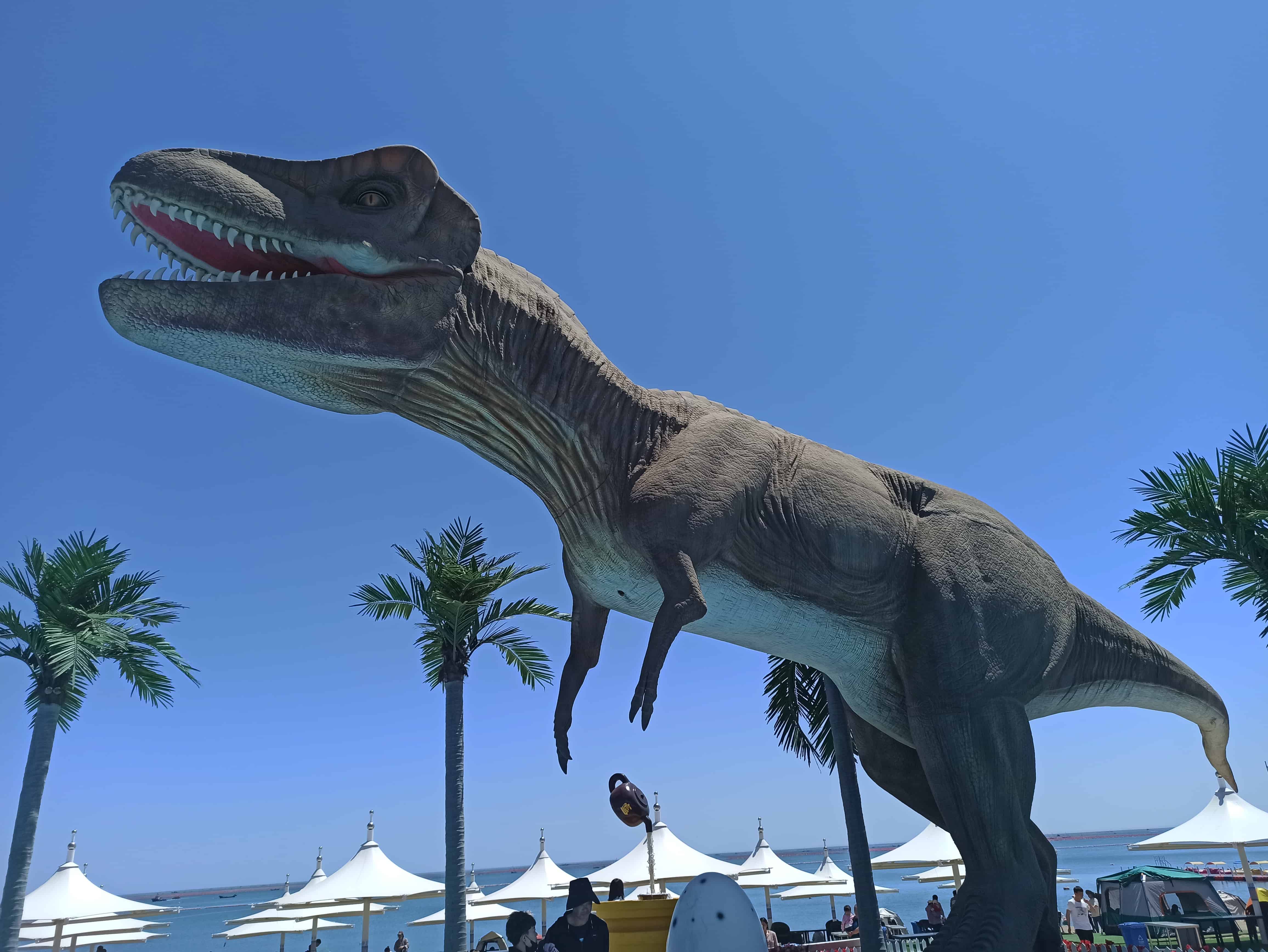 海邊的大型恐龍